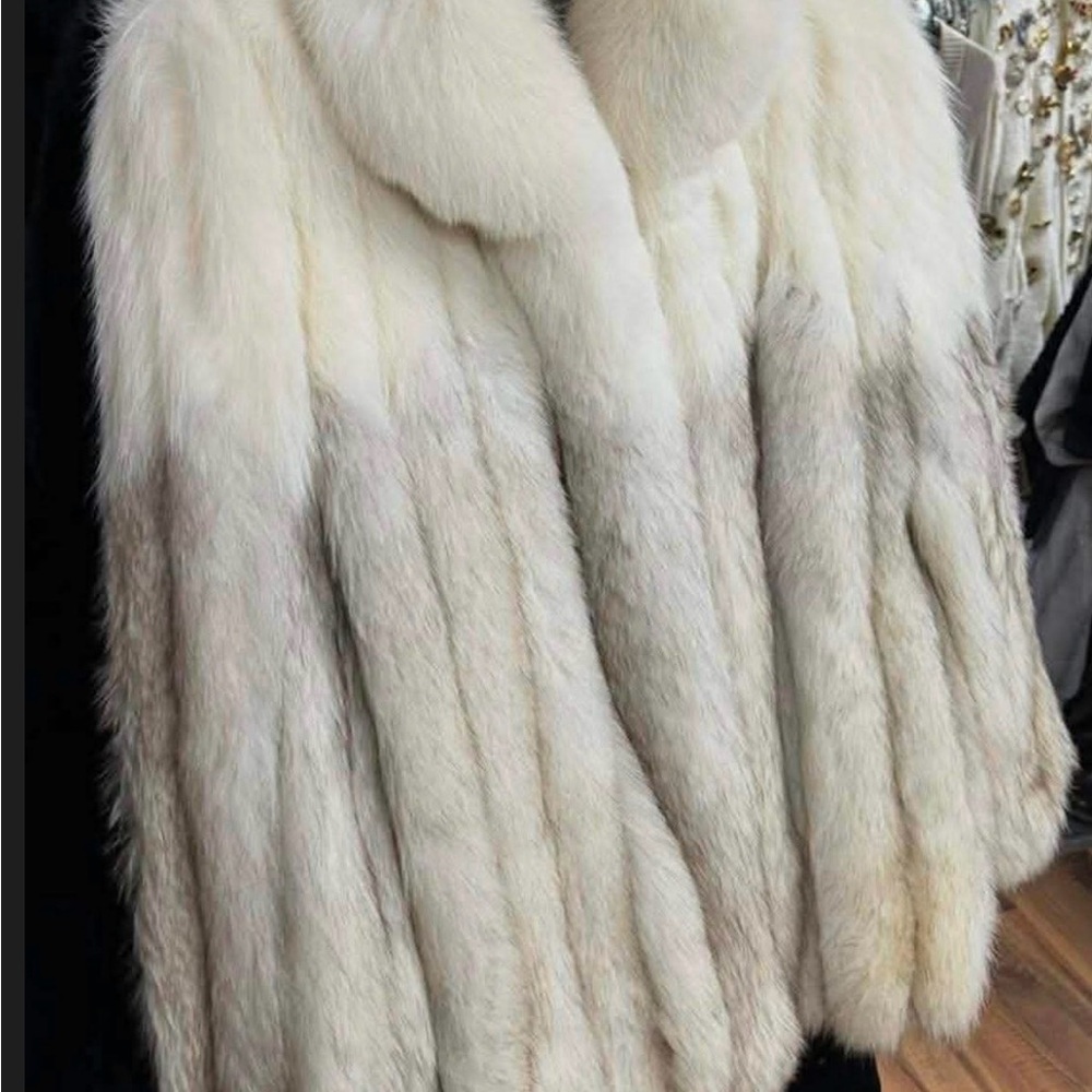 Vintage Saga fox fur Coat in Cream, Tan, and gray. Size medium